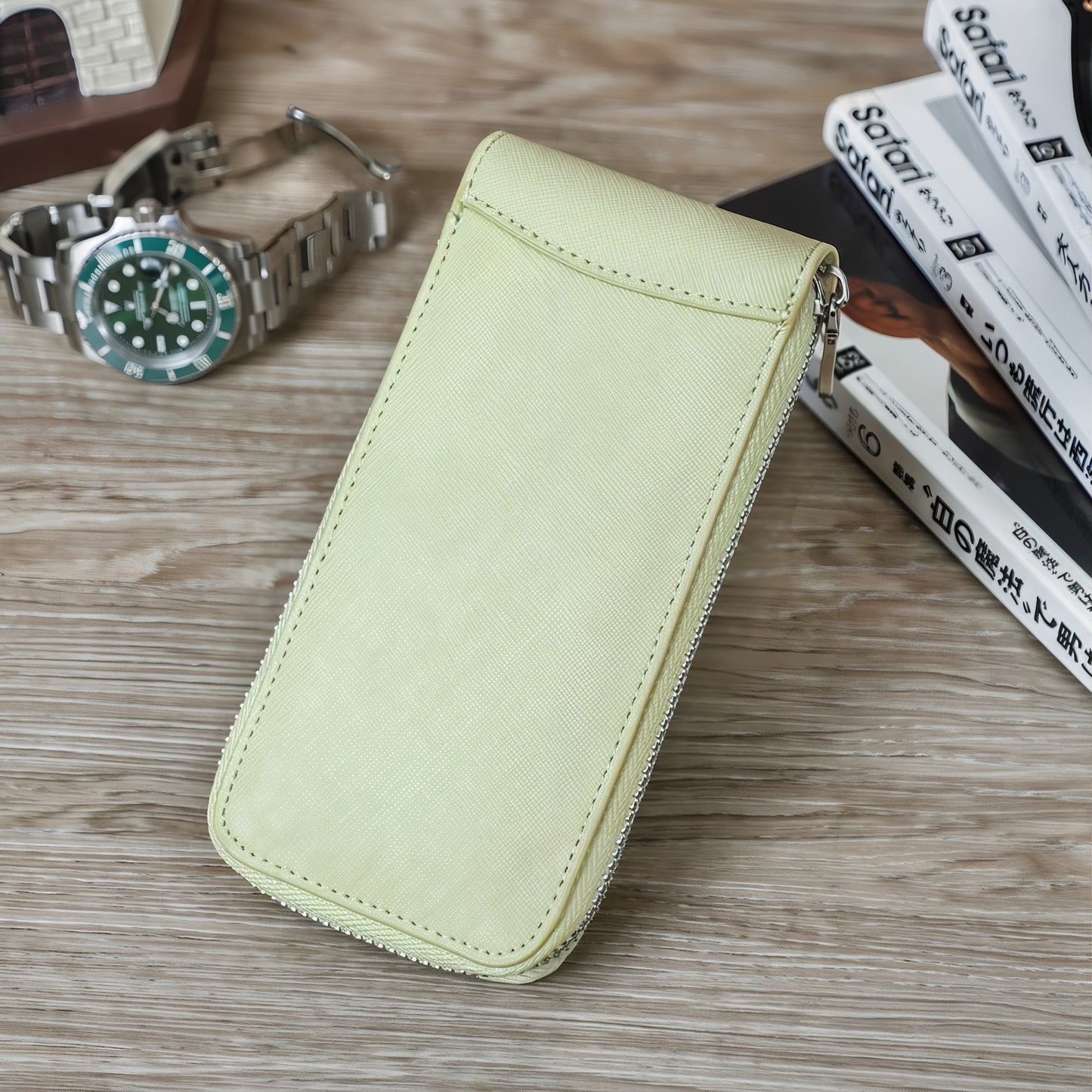 Pochette compact pour montre en cuir