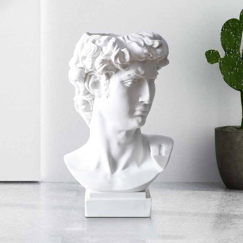 Statue pot à pinceaux de maquillage