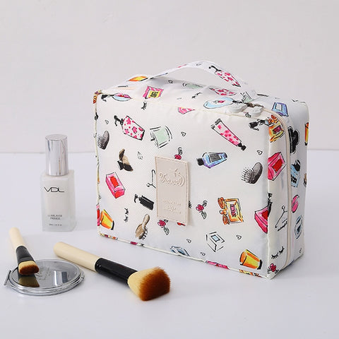 TROUSSE DE MAQUILLAGE SALLE DE BAIN